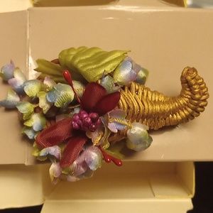 Nib 1992 vintage fall cornucopia pin by Avon So Detailed For Fall Style Rare